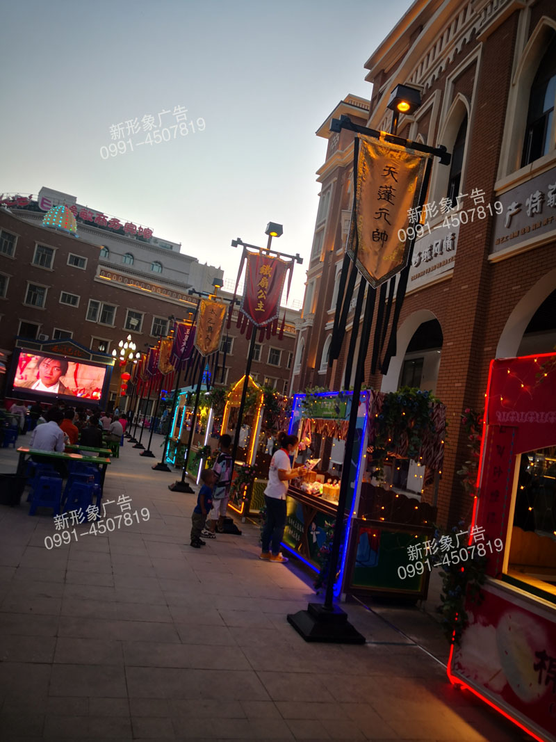 戶外旗桿燈制作，具有照明、獨(dú)特的美陳裝飾。